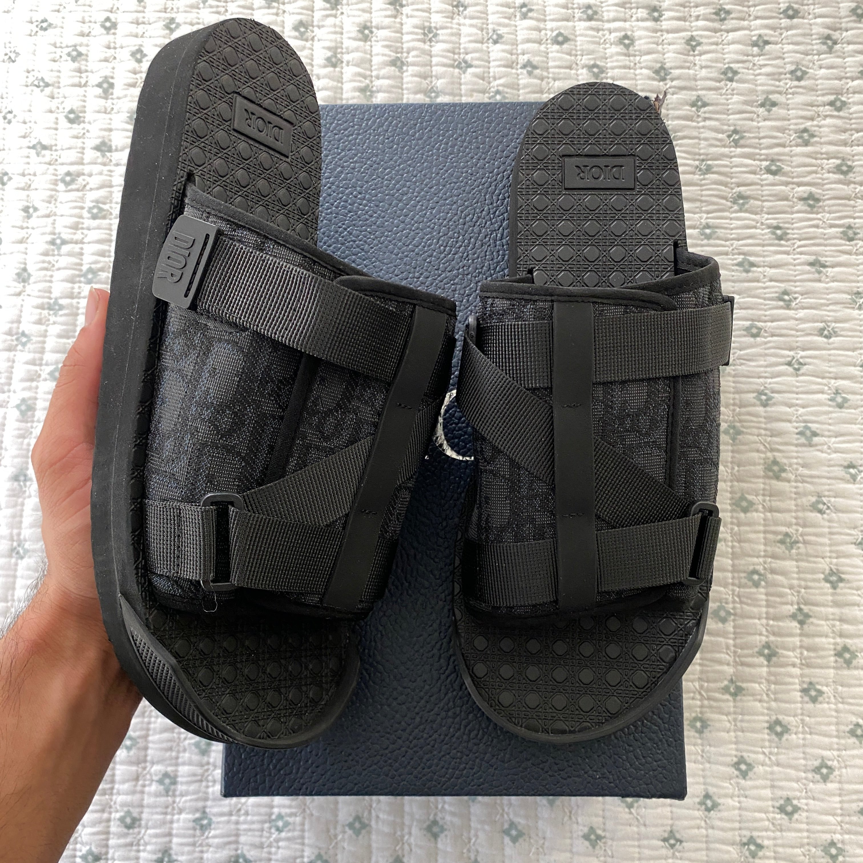 Adore Slides Black